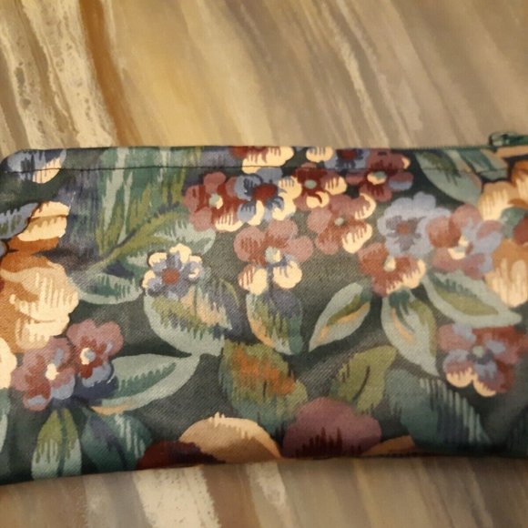 Hand Crafted Make-up Travel Bags Vintage Floral Theme Satin Or Tapestry - Picture 3 of 10